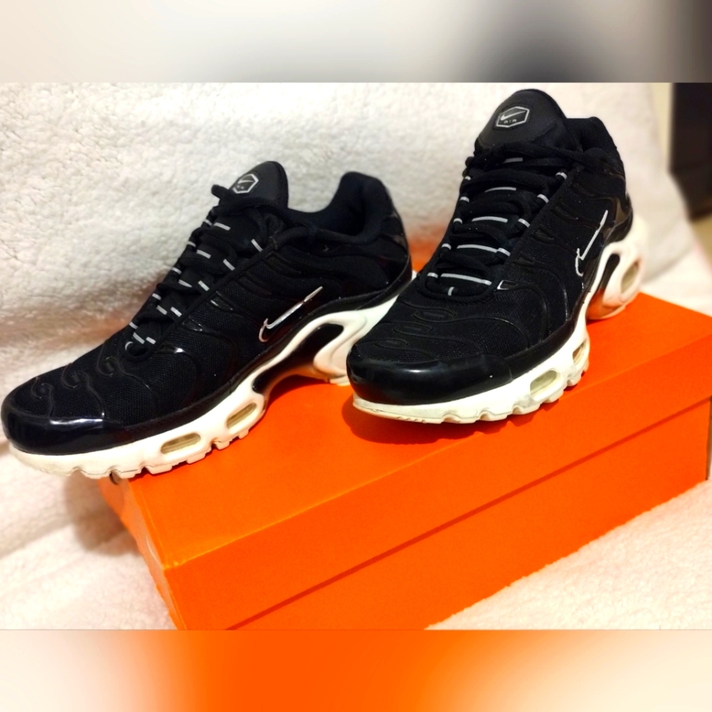 Women's Nike air vapormax plus EUC size 8.5
